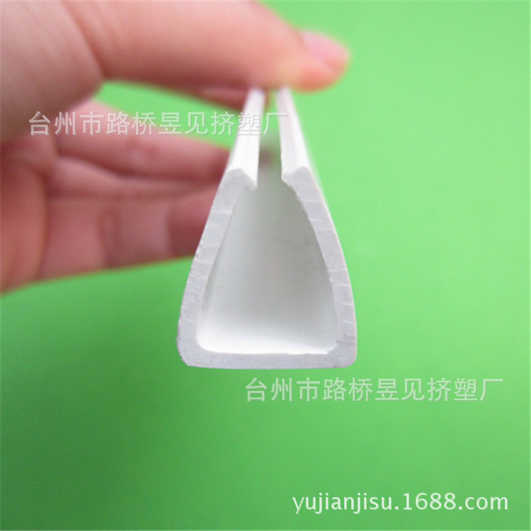 PVC白色三角条 (1)