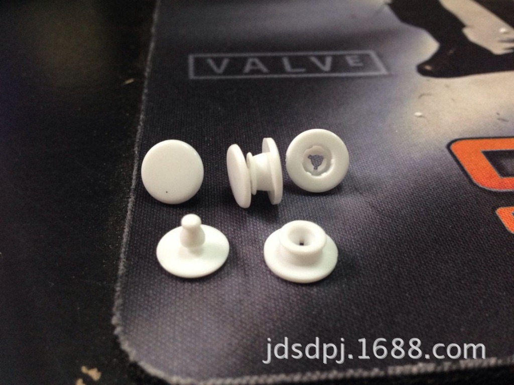 塑胶撞钉,塑料撞钉,塑钢撞钉,一次性扣子,按扣,鸡眼,塑胶鸡眼