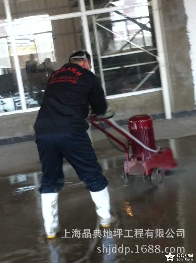 水磨石地坪现场施工