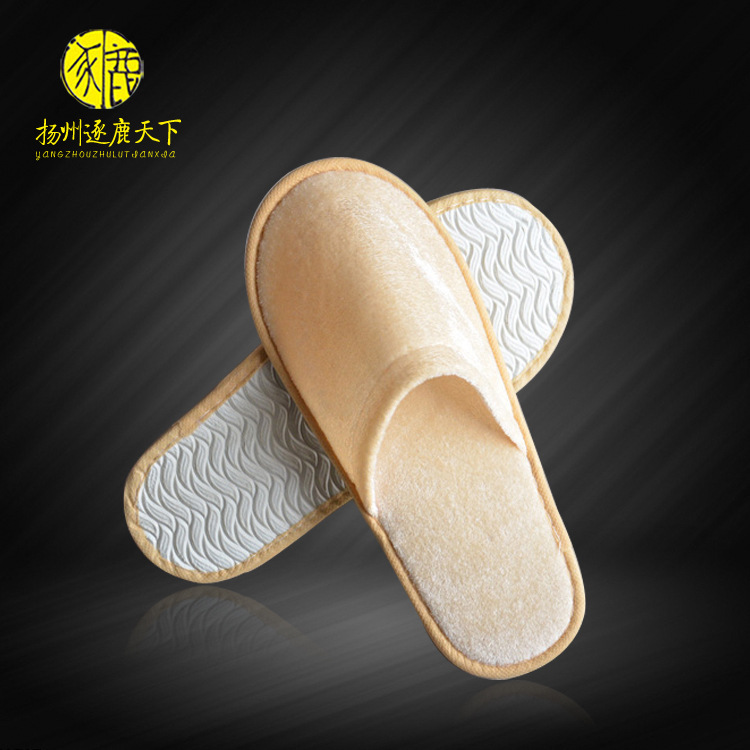 Disposable Slippers for Hotels, Inns, and Guesthouses, Made of Velvet Cotton, Thickened and Non-Slip, Essential for Home Use by Men and Women