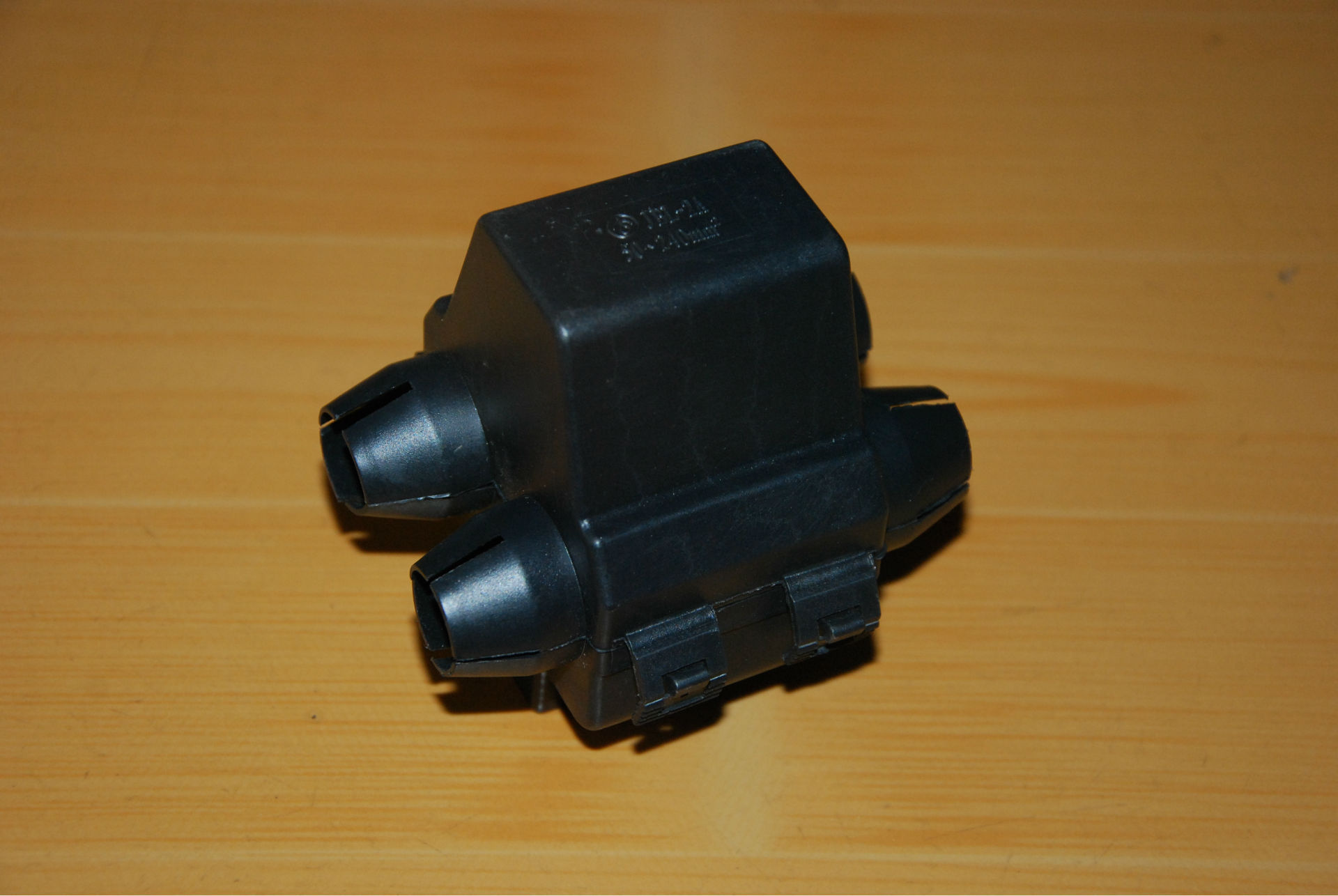 热销塑料罩 并沟线夹塑料护盒