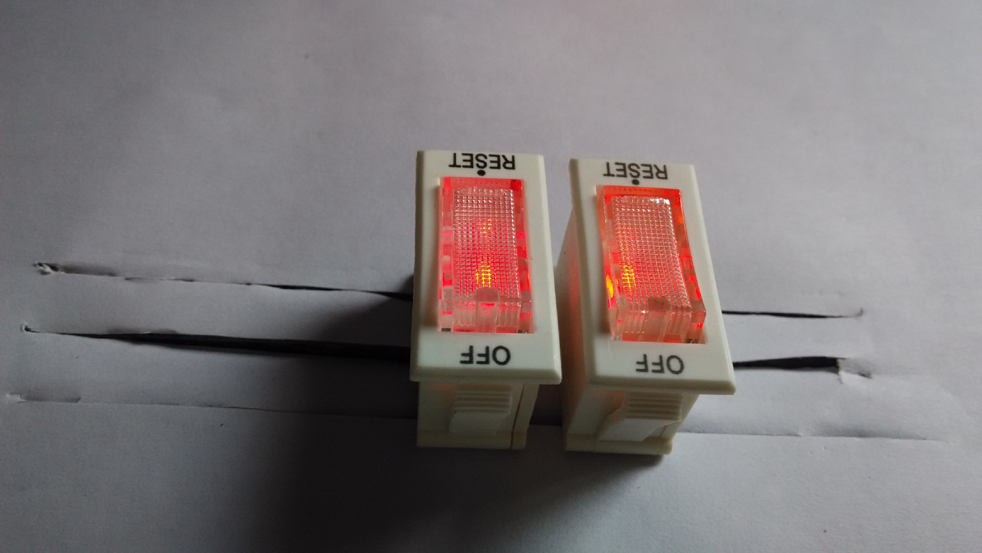 供应过载保护船型开关(透明瓷白)二合一电流过载保护开关