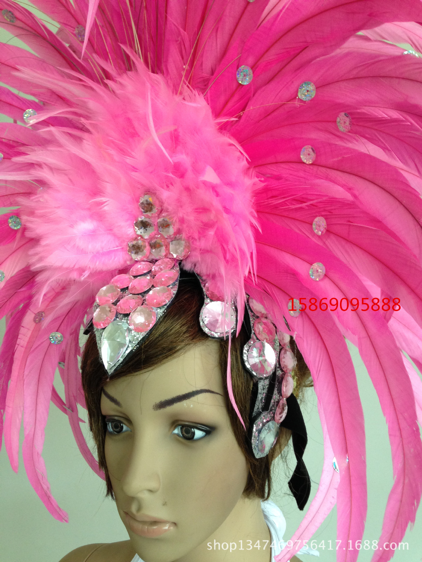 演出羽毛裝飾服裝