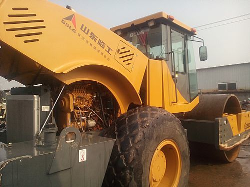 提供临工20吨压路机，临工820震动压路机