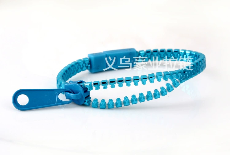Дет bracelet?