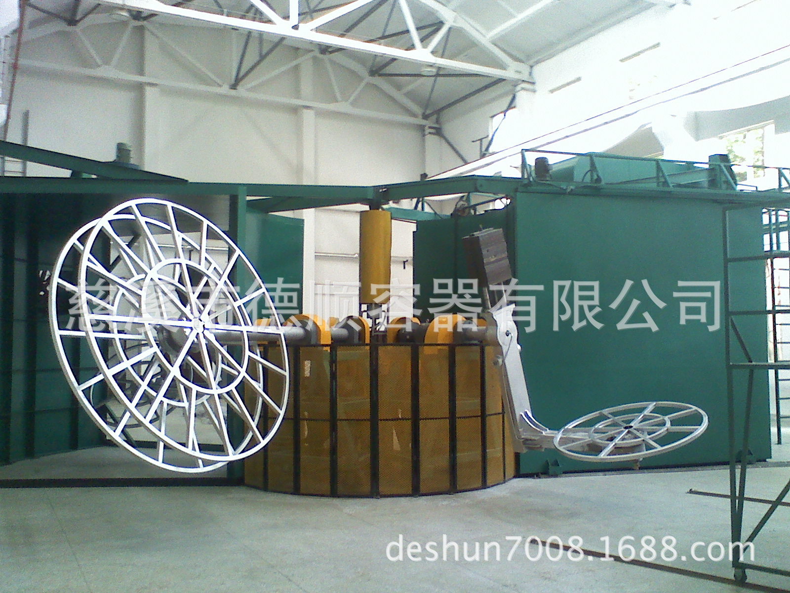 厂家供应化粪池滚塑机、全自动滚塑设备、滚塑设备、水箱设备