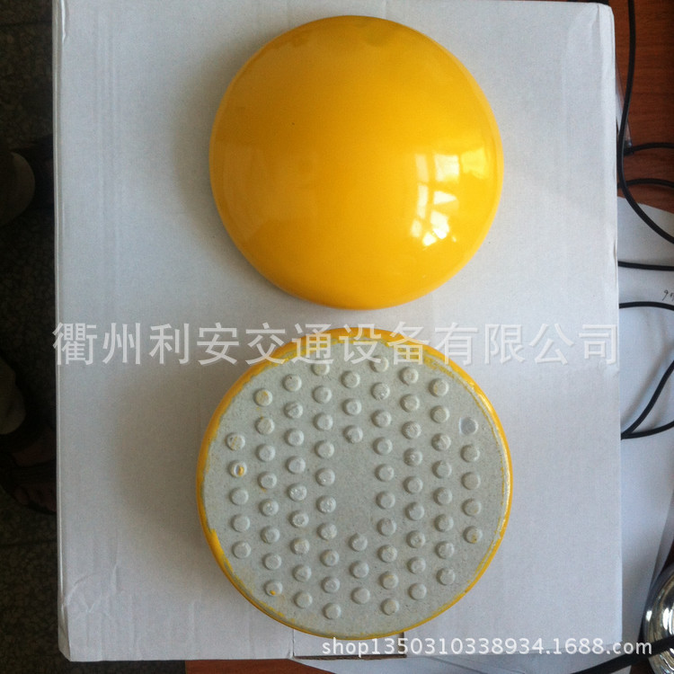 黄白陶瓷道钉辐条背面含made in china