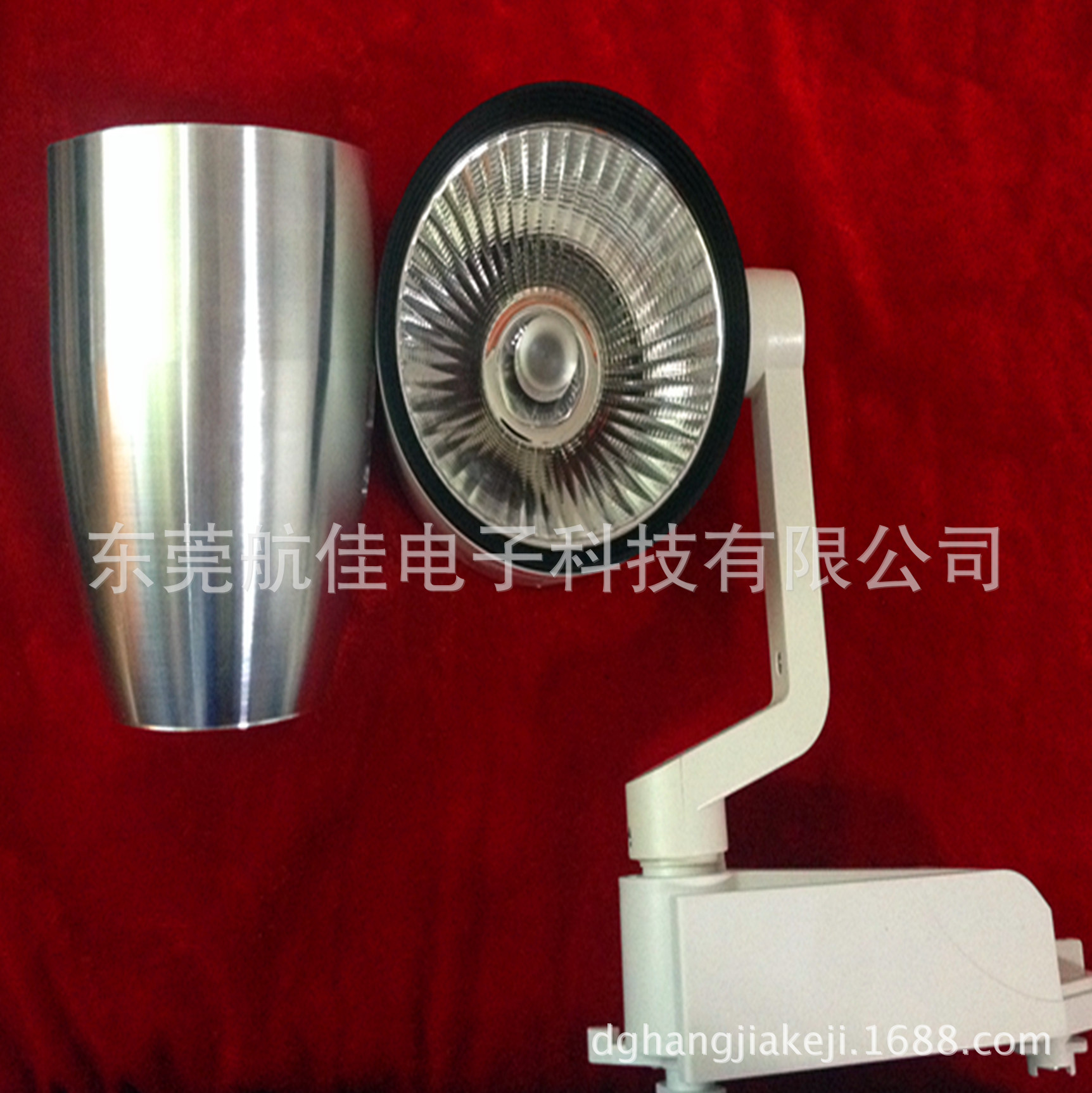 冷锻导轨灯外壳冷锻散热器LED冷锻一体化光面导轨灯外壳|ru