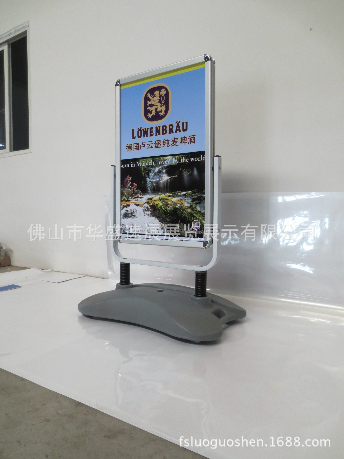 佛山工厂专业定做双面的注水海报架 加油站使用的