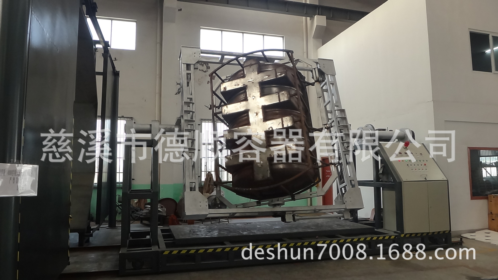 供应全自动滚塑设备