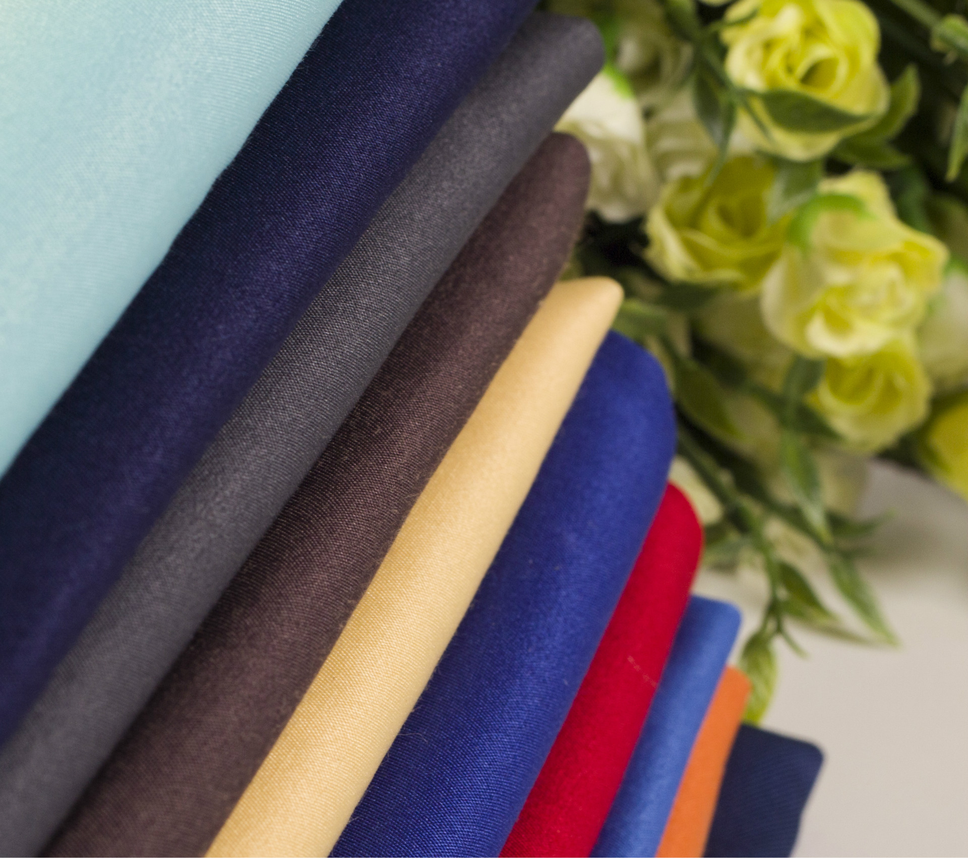 供应含棉细纹工装呢 细纹精工呢 制服工作服 医生服面料 衬衫布料