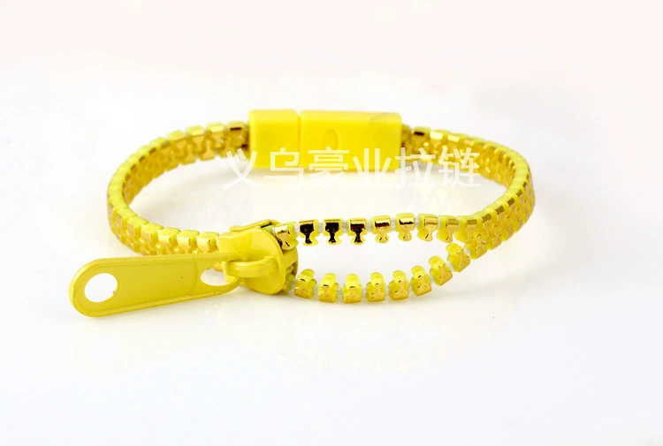 Дет bracelet?