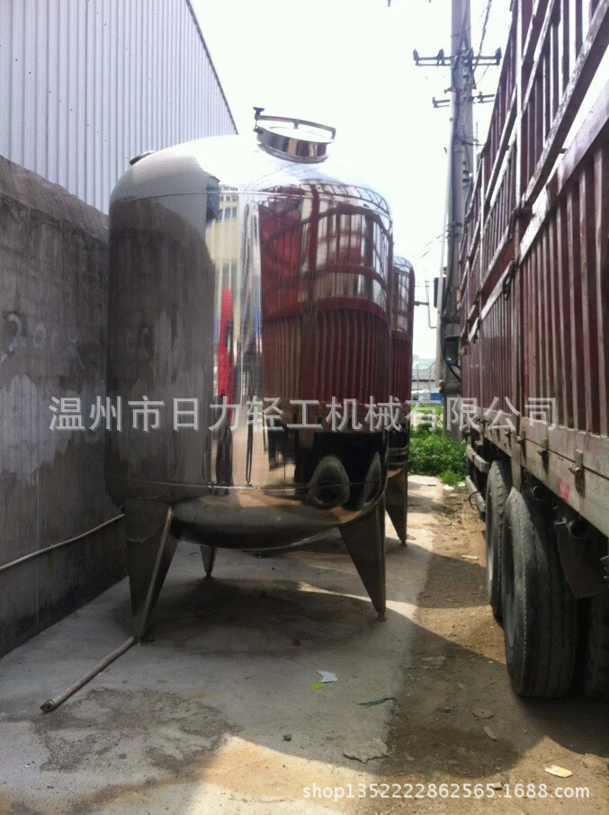 供应304不锈钢无菌水箱316纯水箱0.5吨1吨饮料罐2吨圆形水罐