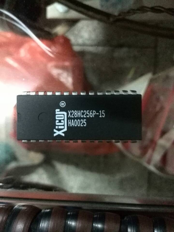 X28HC256P-15