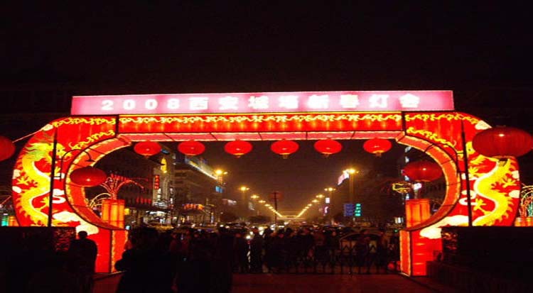 ���ƹ������ֱ����ʥ����װ�γ���������ͷ����װ������չʾ�Ϻ�