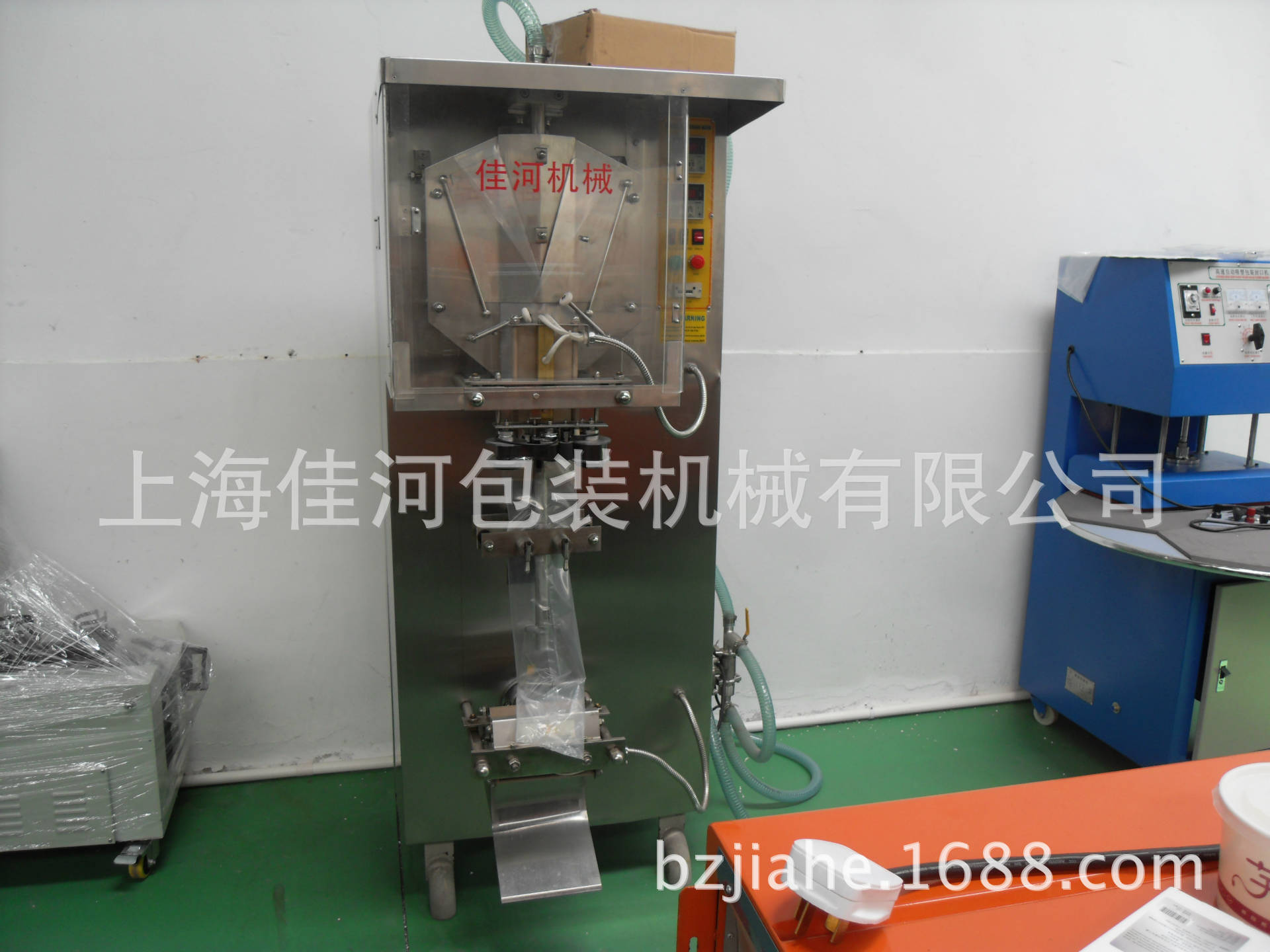 厂家供应  液体包装机，自动液体包装机 牛奶醋自动包装机