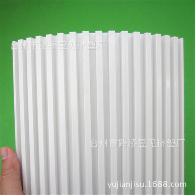 Perfil de extrusión de procesamiento de extrusión de PVC de extrusión de plástico Perfil de procesamiento de extrusión Zhejiang fabricante de perfiles de PVC