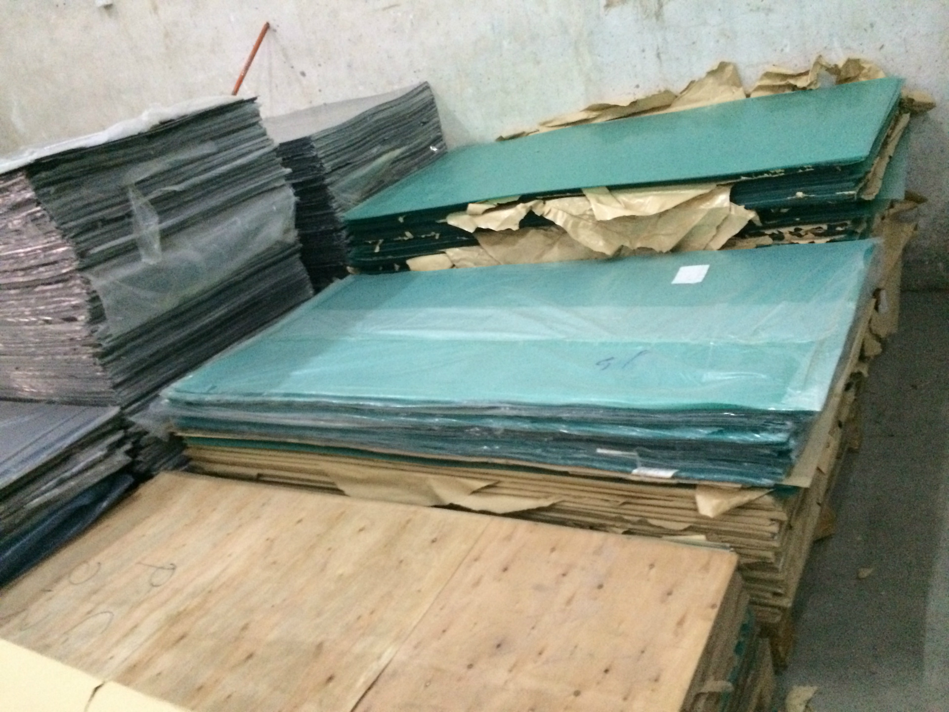 厂家直销 低价供应透明防刮花双覆膜PC板材|ms