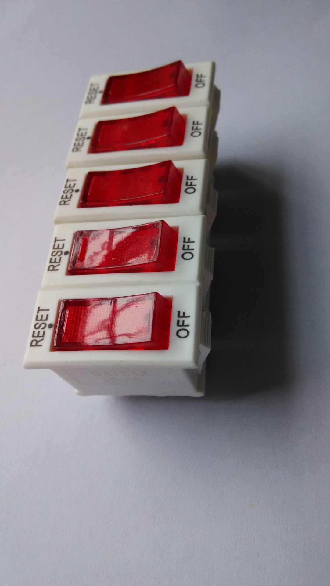 (红按钮瓷白)电流过载保护开关