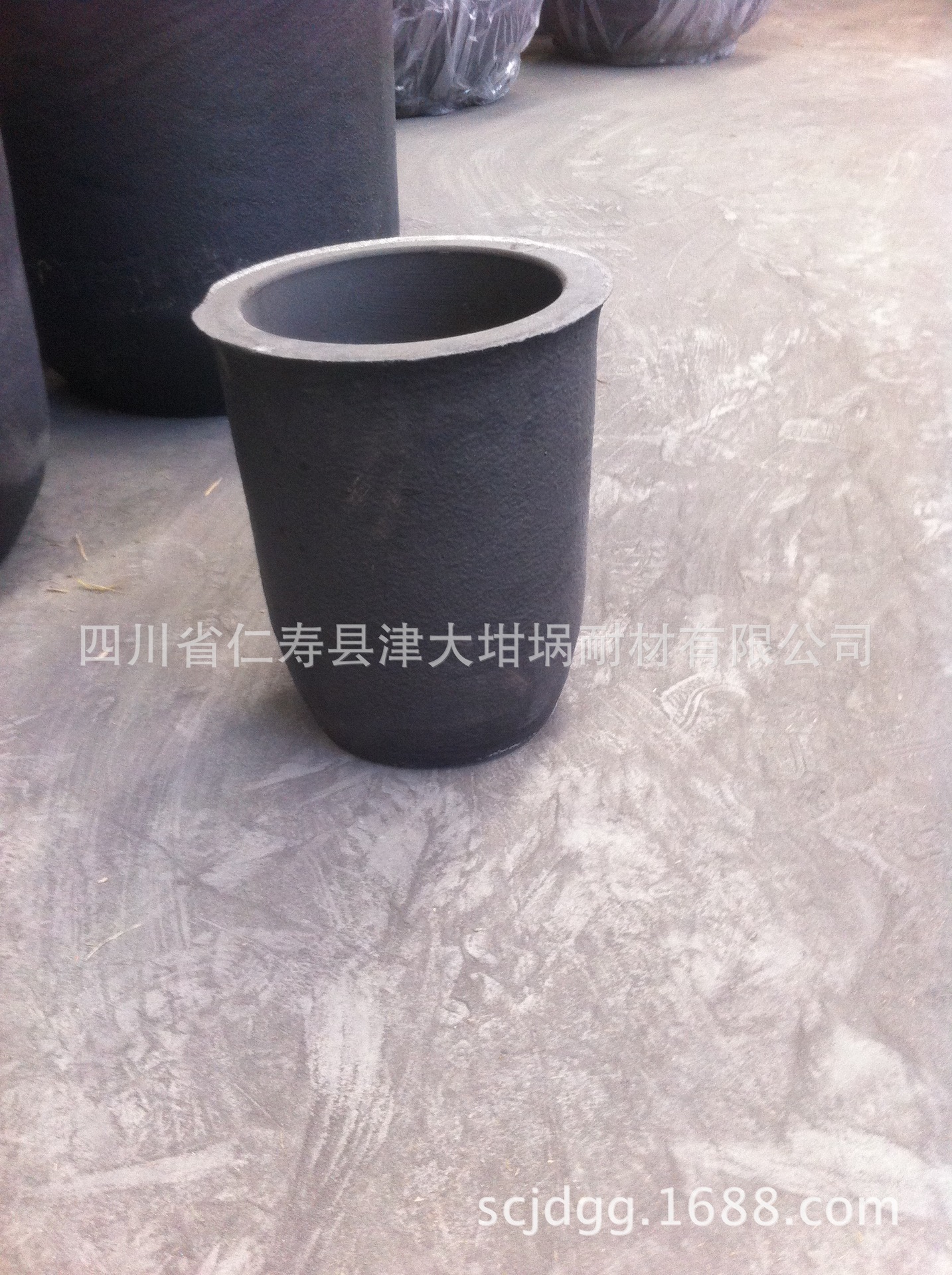 供应粘土石墨坩埚，小坩埚熔铜，碳化硅坩埚！