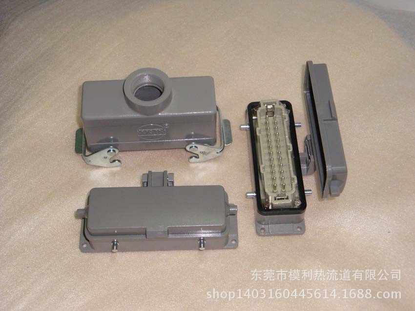 雙扣上殼+4耳帶蓋底座+公插芯