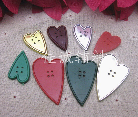 6色微斜桃心形塑料纽扣 圣诞配件 DIY塑料扣子 4孔2.1/3.1CM
