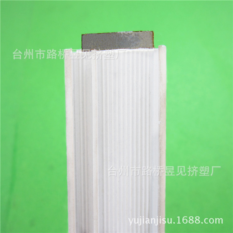 [Imagen y muestra] PVC recubierto de plástico de hierro Puerta de plástico y perfil de la ventana de acero de plástico perfil de la cerca PVC plástico especial en forma de extrusión