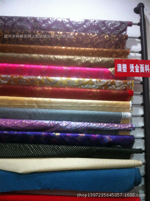 专业加工各种面料滴塑点塑烫金花型 来样可做