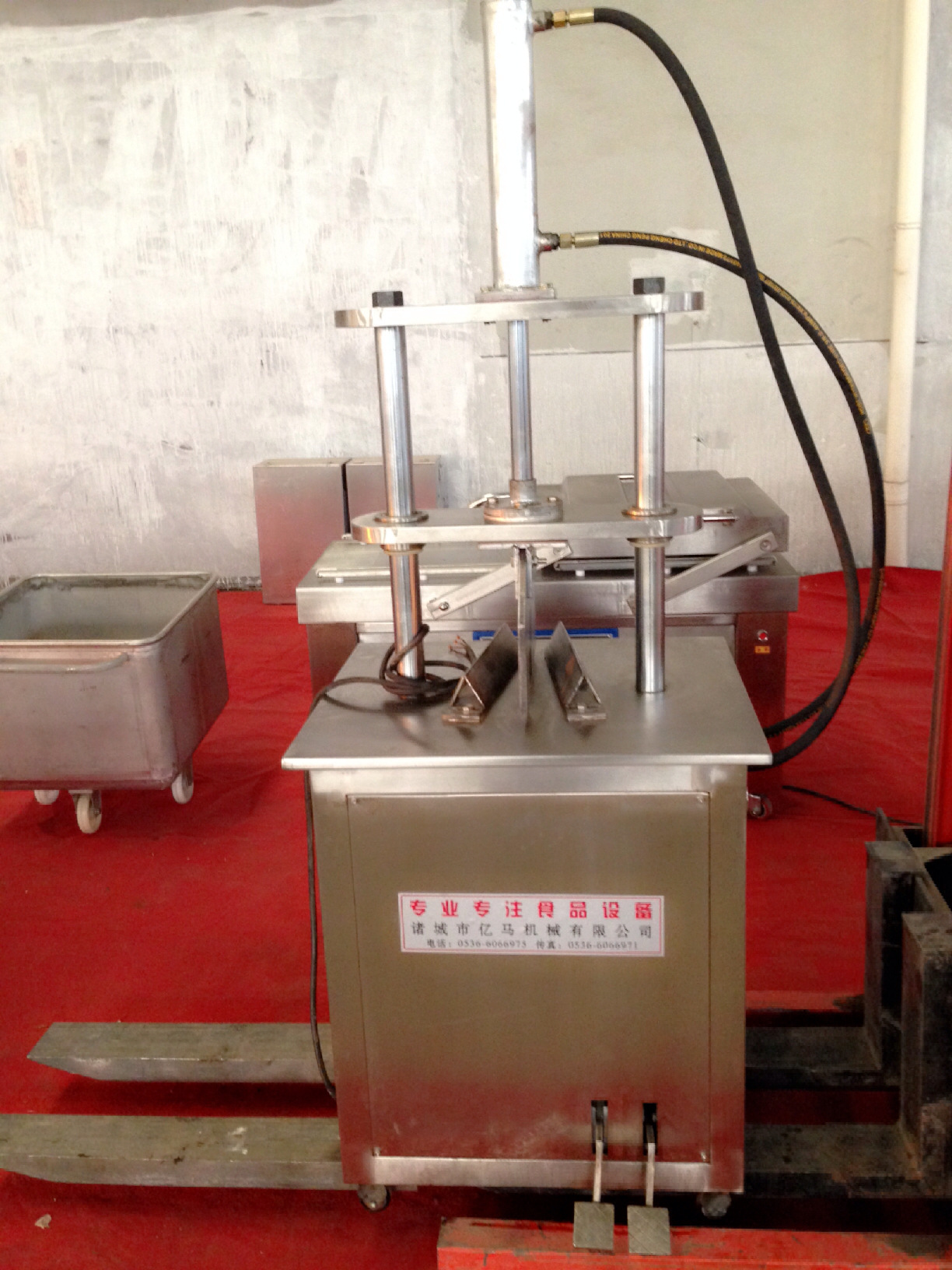 亿马供应猪头劈半机  羊头劈半机 牛头分半机