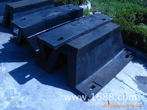 超级拱型（SA-A）型橡胶护舷厂家批发码头用