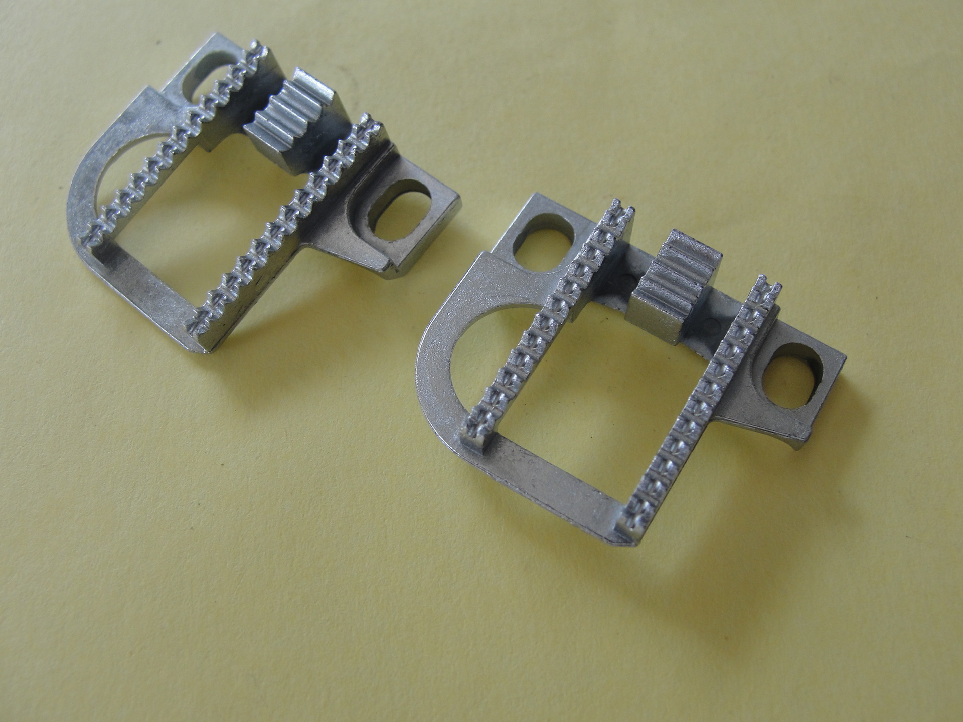 356329 SINGER FEED DOG 胜家送布牙/缝纫机牙齿，送布齿送布牙