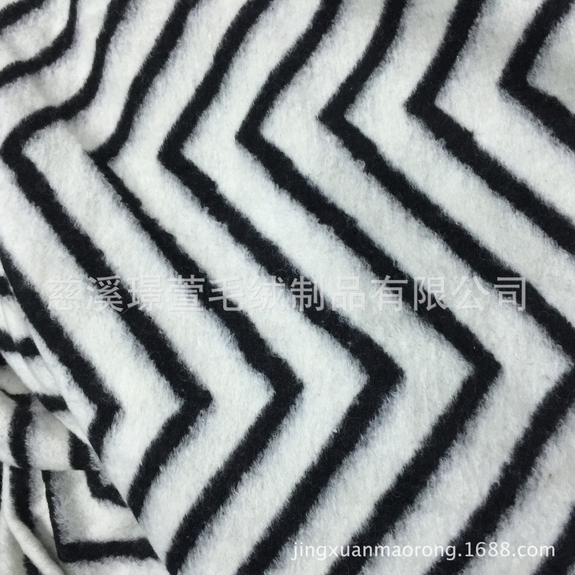 厂家直供毛呢 反吹风羊毛呢 女装大衣 白底斜纹波浪 服装面料布料
