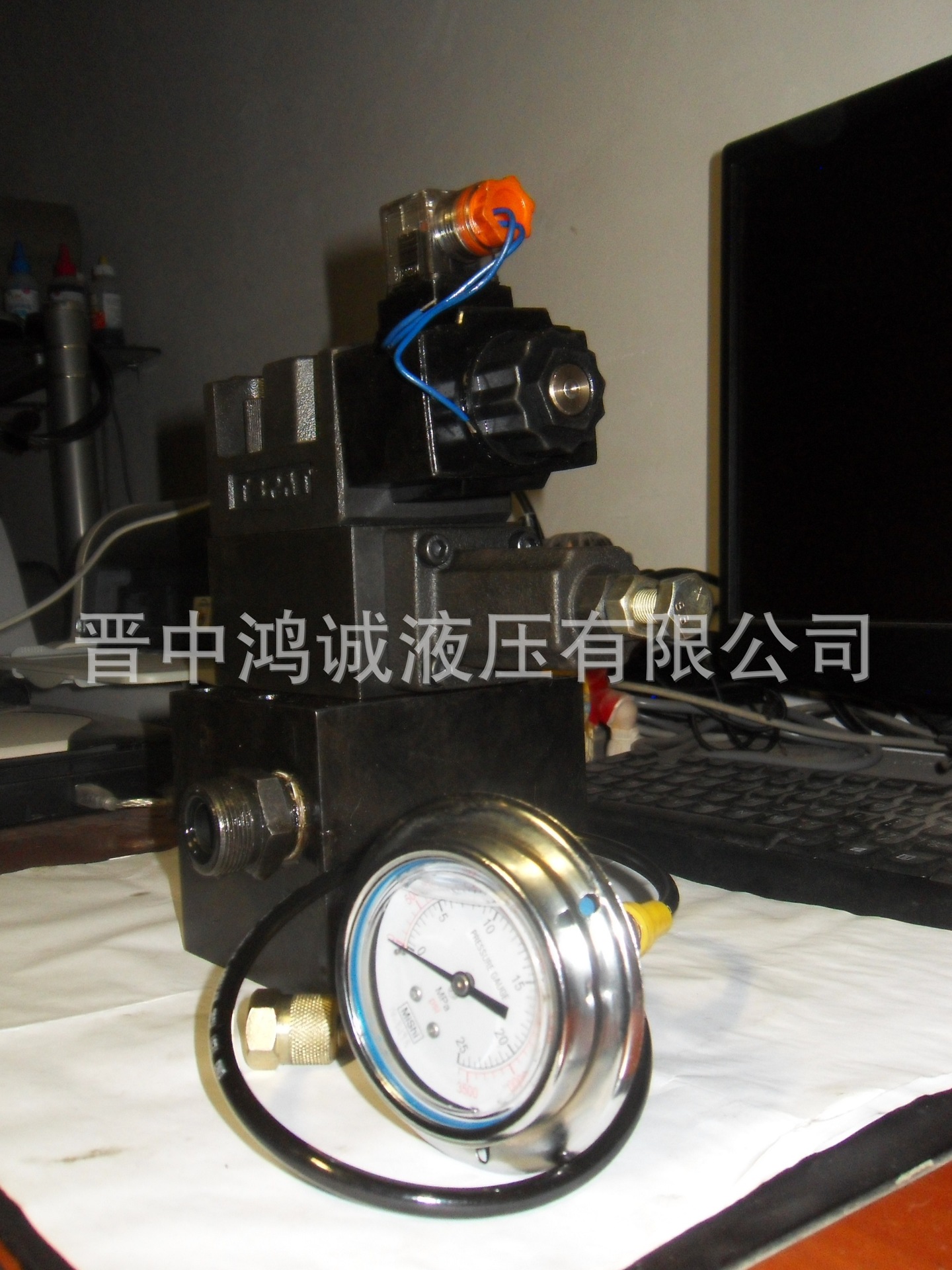 小型液压系统 生产制造 马达回转 专用控制阀块 带测压口