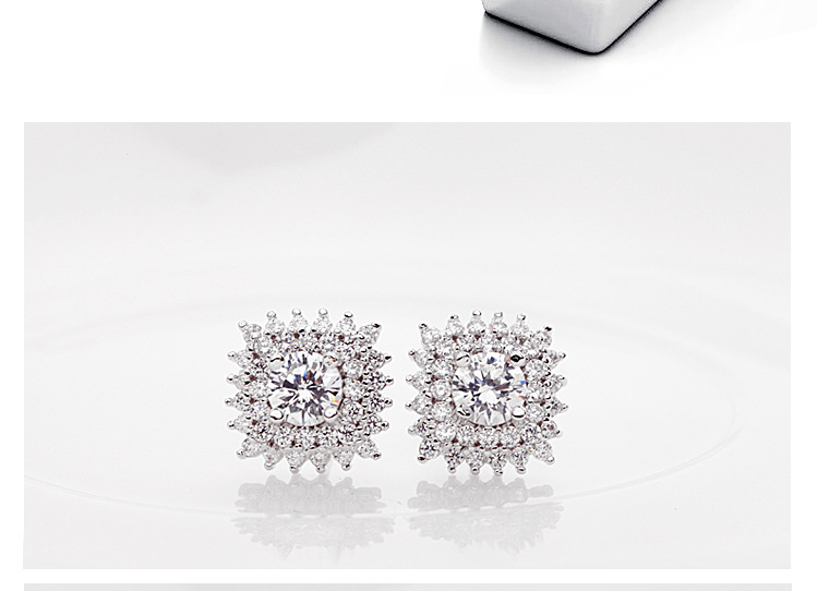 Petites Boucles D&#39;oreilles Zircon Incrustées De Cuivre display picture 4