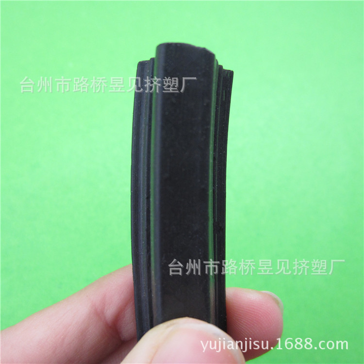 Perfil de extrusión de plástico Tira de PVC puerta y ventana capas de aislamiento acústico Tira de PVC extruido de plástico suave image 2