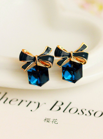 Fashion Korean Bowknot Cube Crystal All-match Earrings Jewelry display picture 7