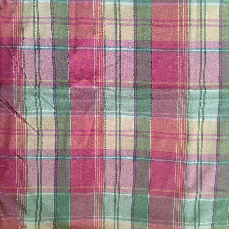 厂家供应 衬衫棉格布 格子色织布 紧密纺布料 欢迎来电咨询