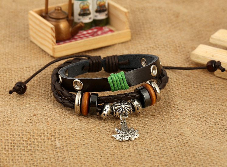 Accessories Cowhide Bracelet Maple Leaf Pendant Leather Bracelet Batch Leather Jewelry display picture 3