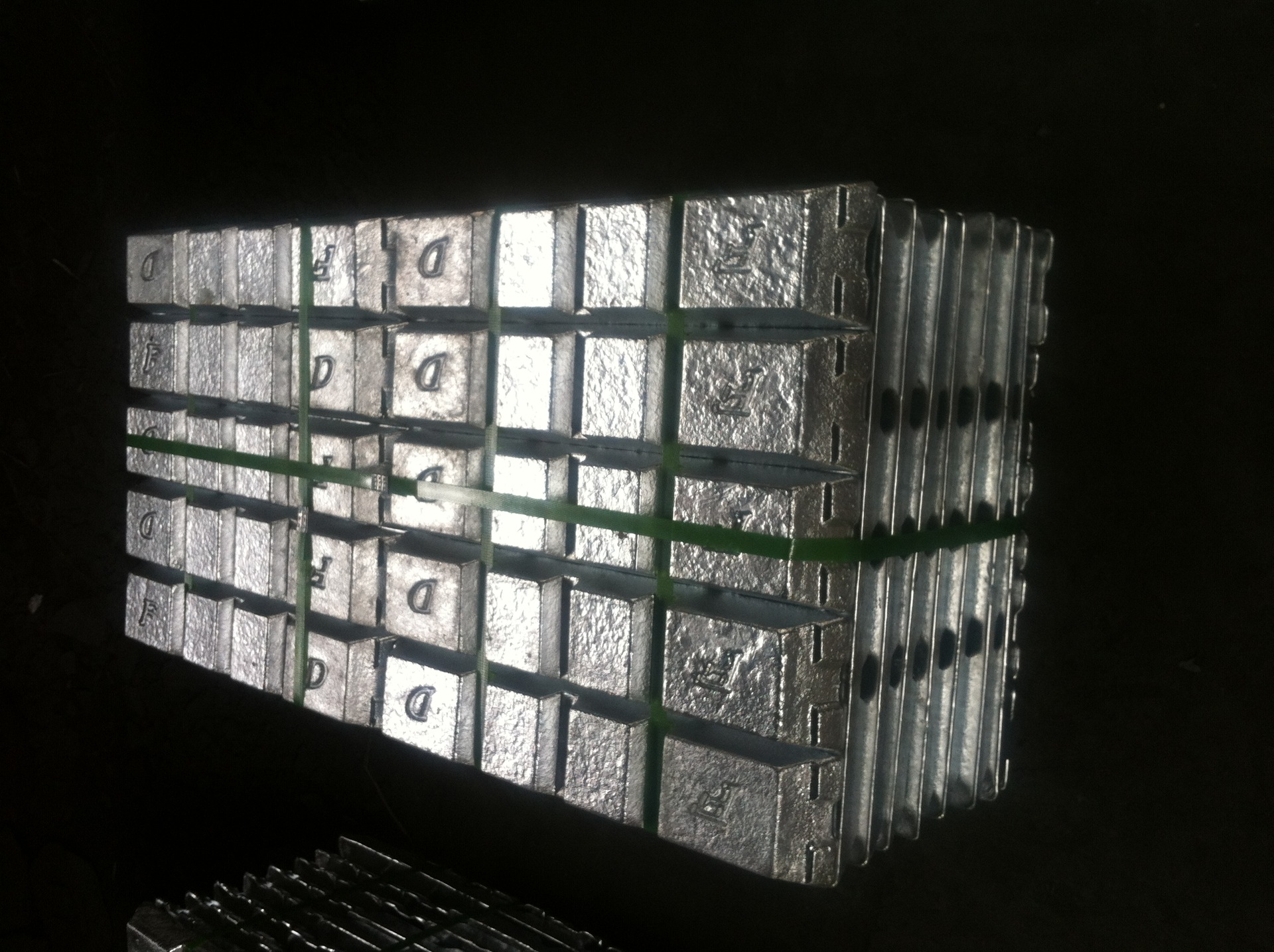 浙江厂家专门供应 质优锌合金 锌合金锭