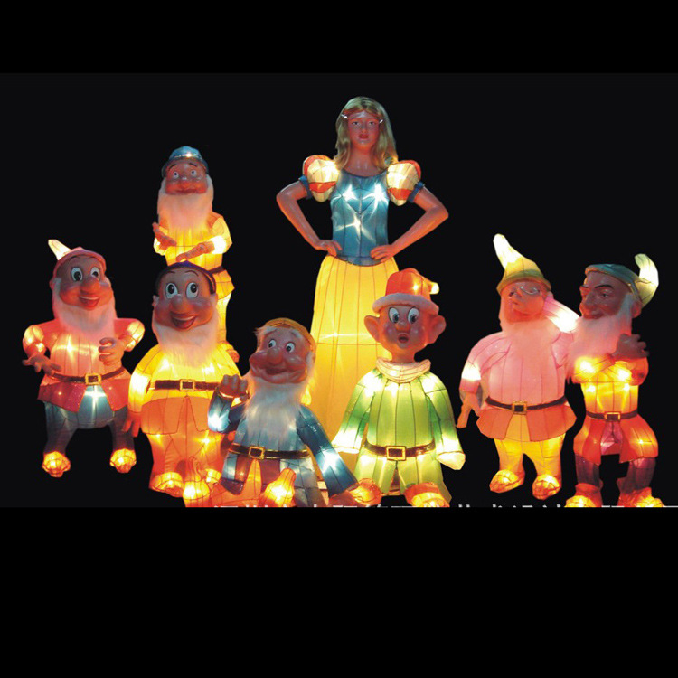 ����ֱ������ʥ�����ˣ���ѩ������С���ˣ��ߴ����ɫ���ɶ���