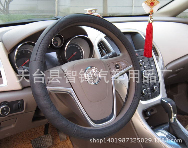 廠家直銷汽車用品打孔波浪四季女性男士車用方向盤套透氣皮把套