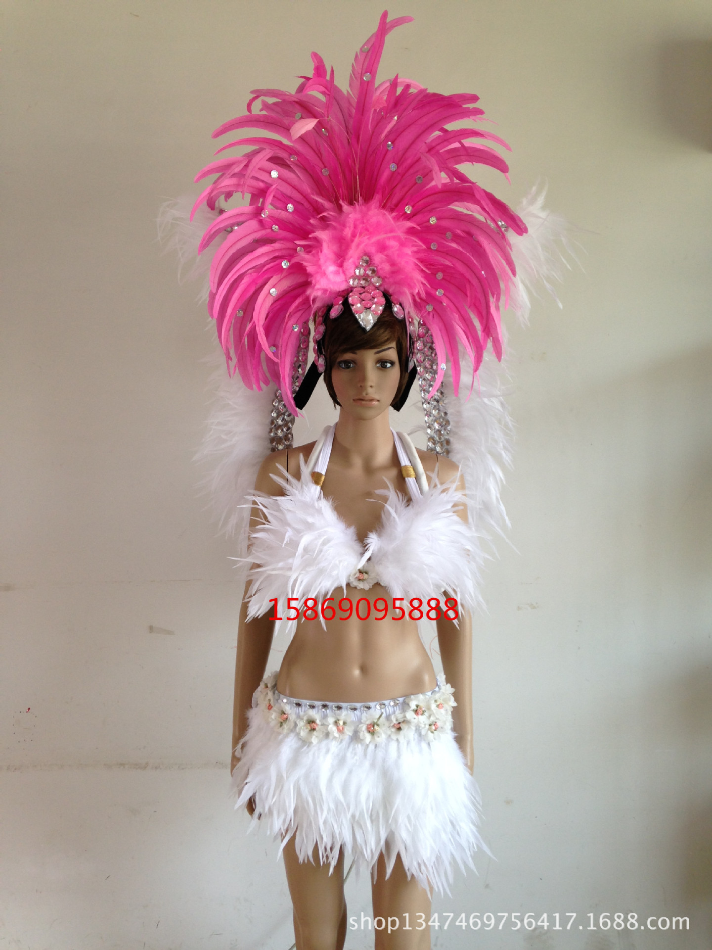 演出羽毛裝飾服裝