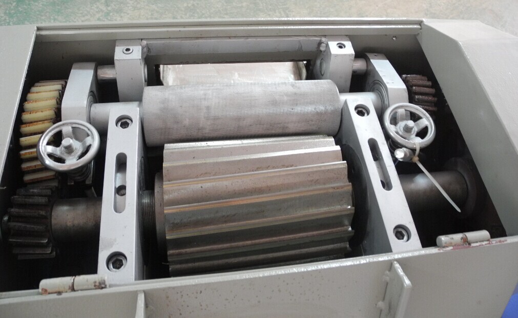 供应塑料切粒机切粒机组低噪音环保滚刀切粒机