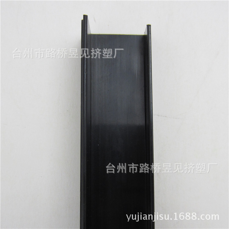 Productos de extrusión de plástico PVC tira de plástico Borde de sellado ranura de tarjeta de plástico PVC de forma especial de procesamiento de extrusión de material