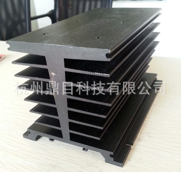 三个装固态散热器（快达CRYDOM固态继电器定制）DM160HB