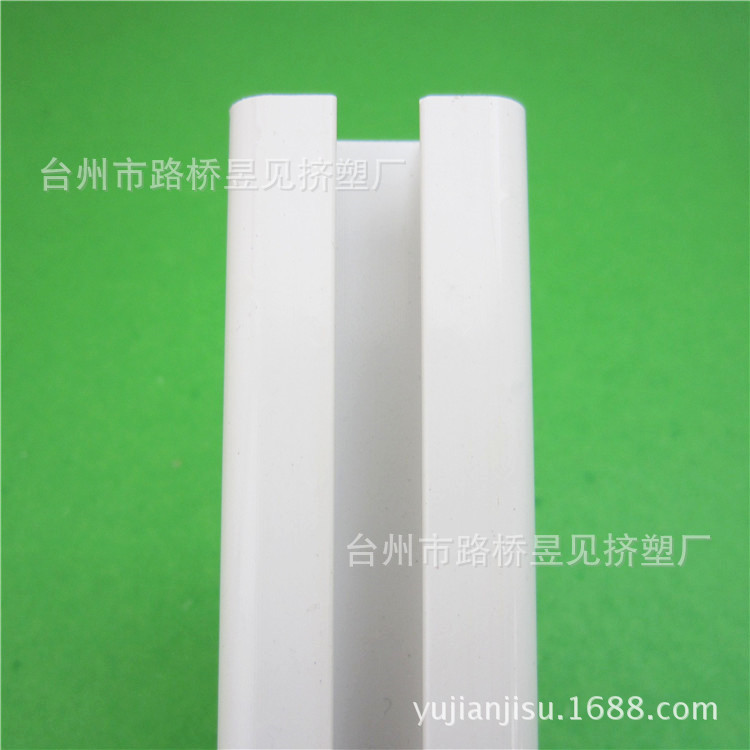Productos de extrusión de plástico Perfil de extrusión de tira de plástico de PVC Perfil de PVC Procesamiento de extrusión de productos de dibujo