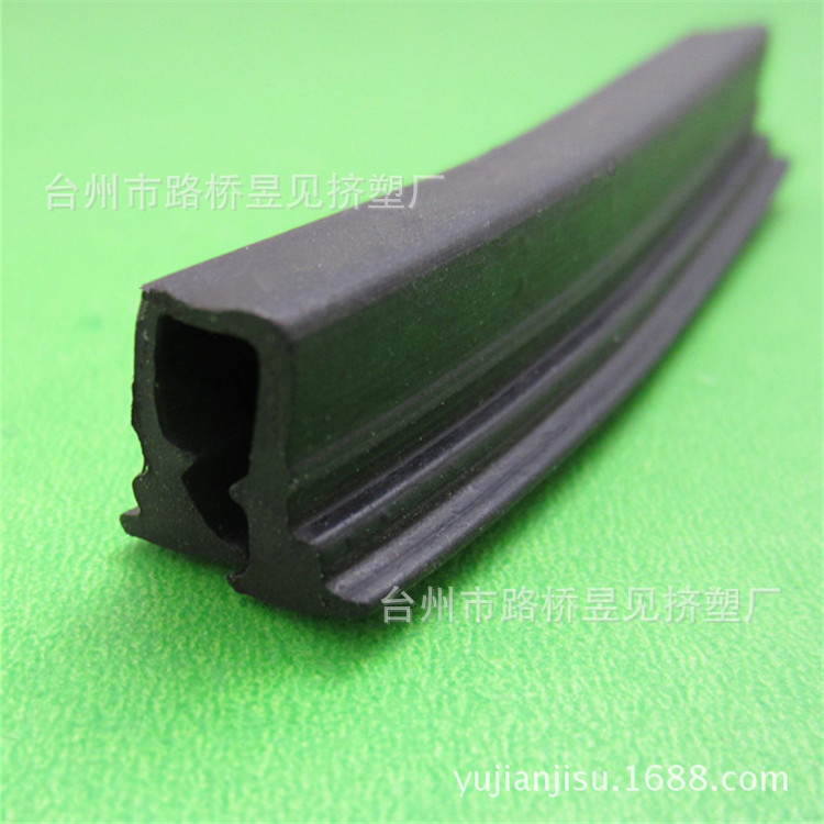 Perfil de extrusión de plástico Tira de PVC puerta y ventana capas de aislamiento acústico Tira de PVC extruido de plástico suave