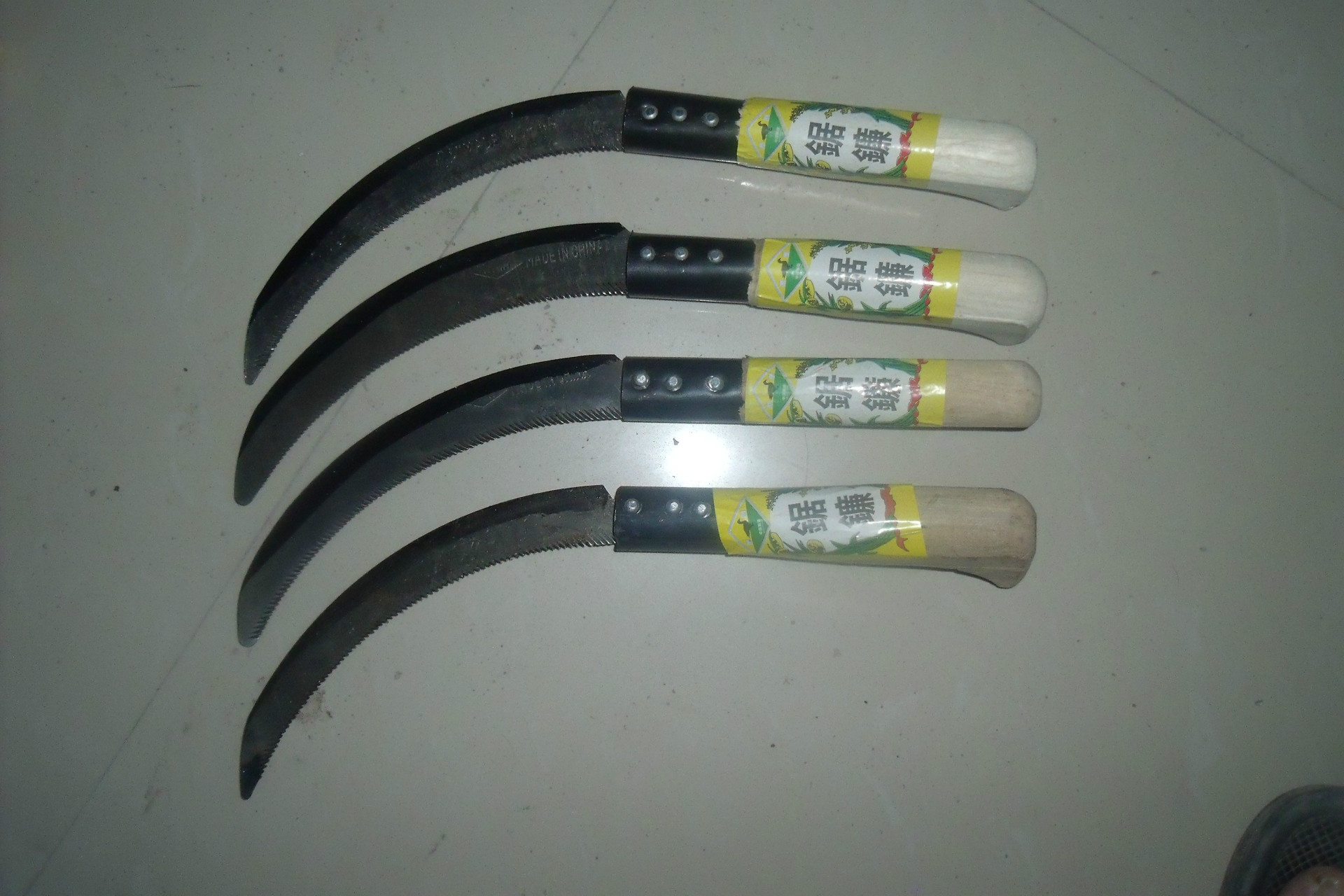 大量供应5CM铁套穿心 刷漆或淬火的中东镰刀