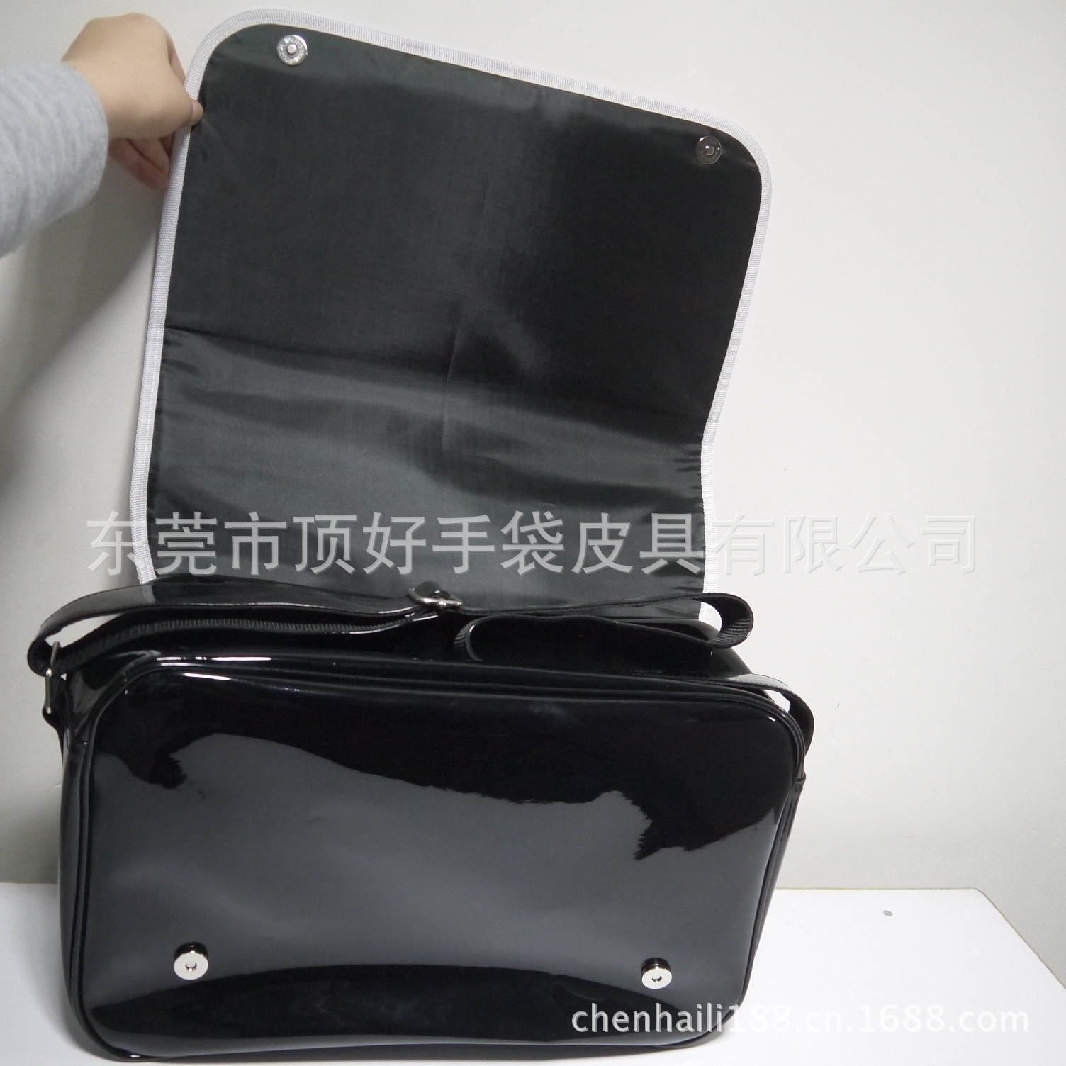 880150699_2063412846