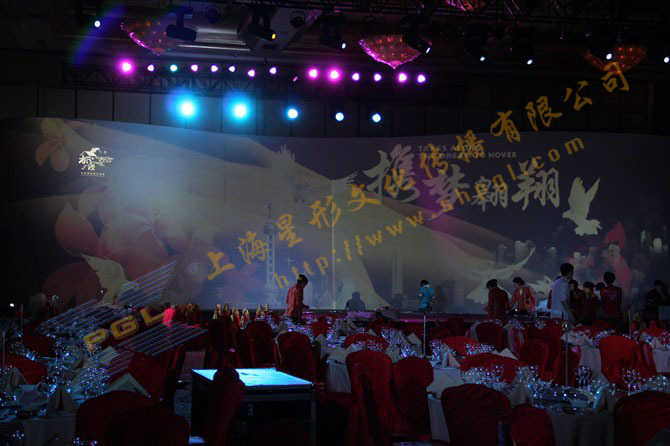 建筑墙面投影_巨型logo投影灯租赁_山体巨幅投影_上海星迅